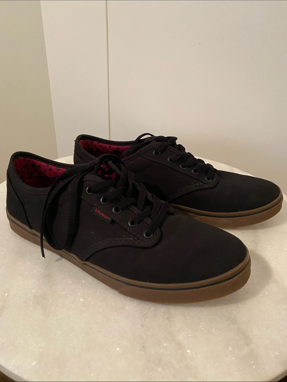 Vans Black Canvas Low-Top Sneakers with Gum Sole - Women’s 7